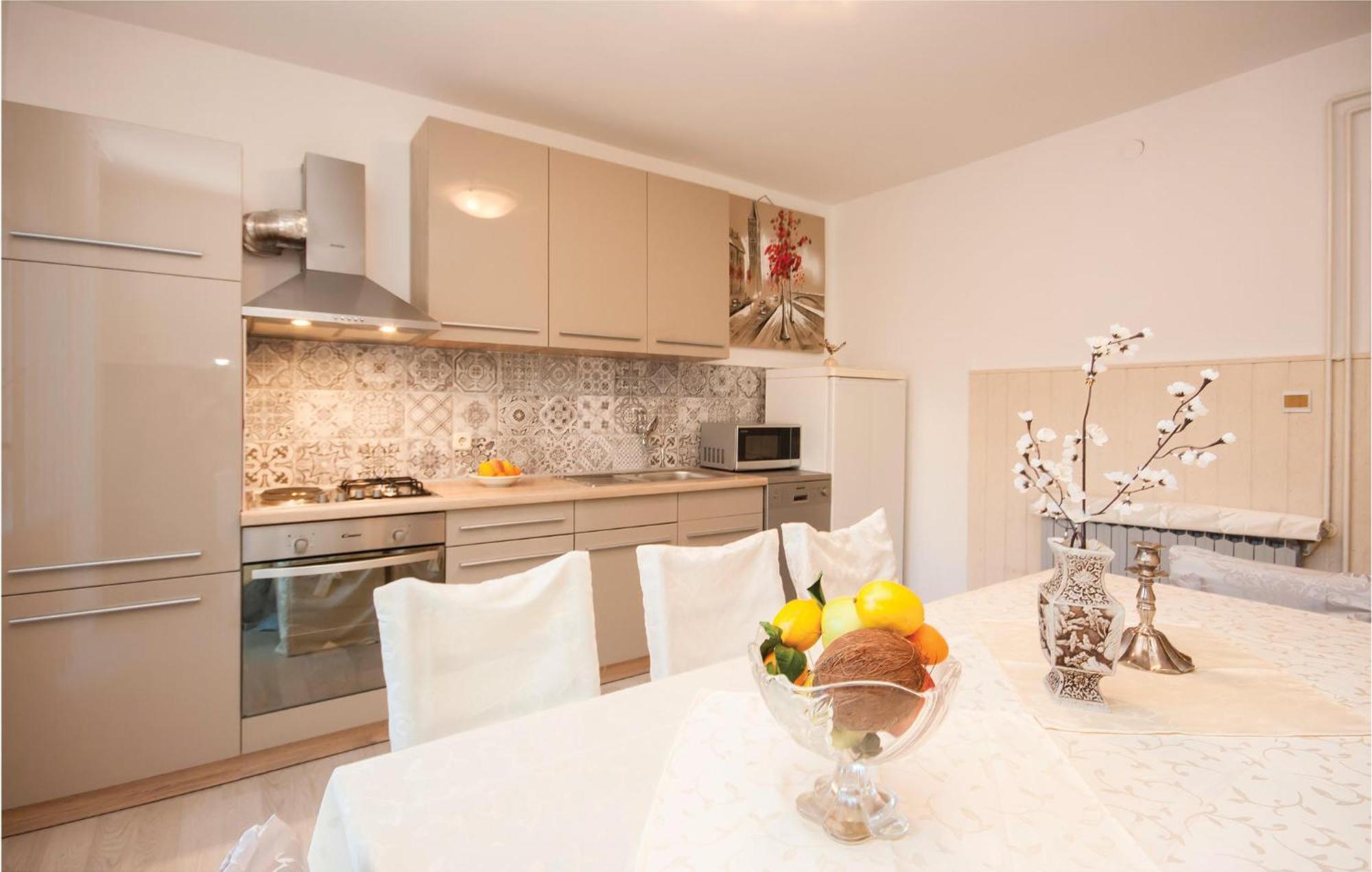 Cozy Apartment In Brodarica With Wifi מראה חיצוני תמונה