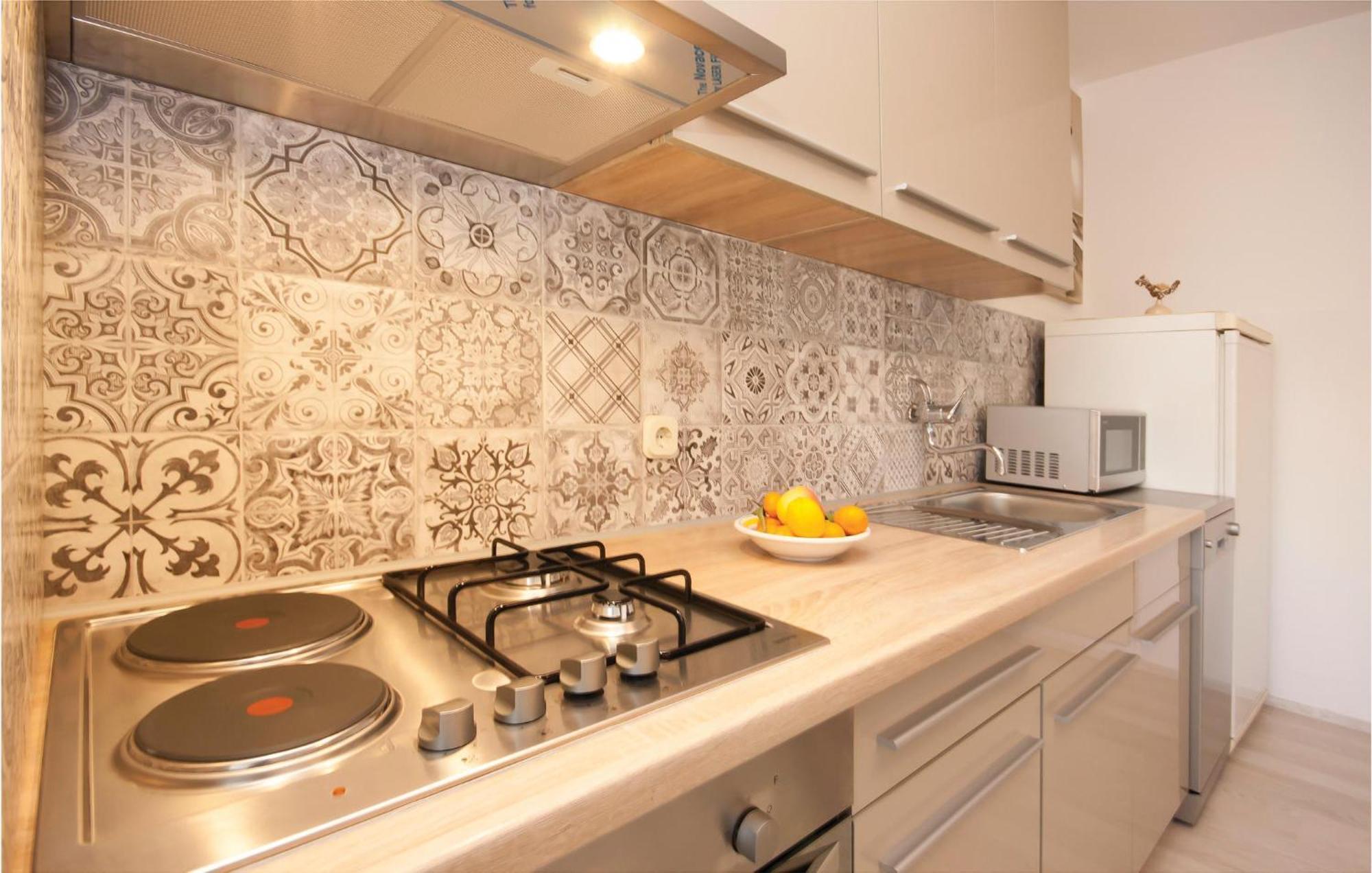 Cozy Apartment In Brodarica With Wifi מראה חיצוני תמונה