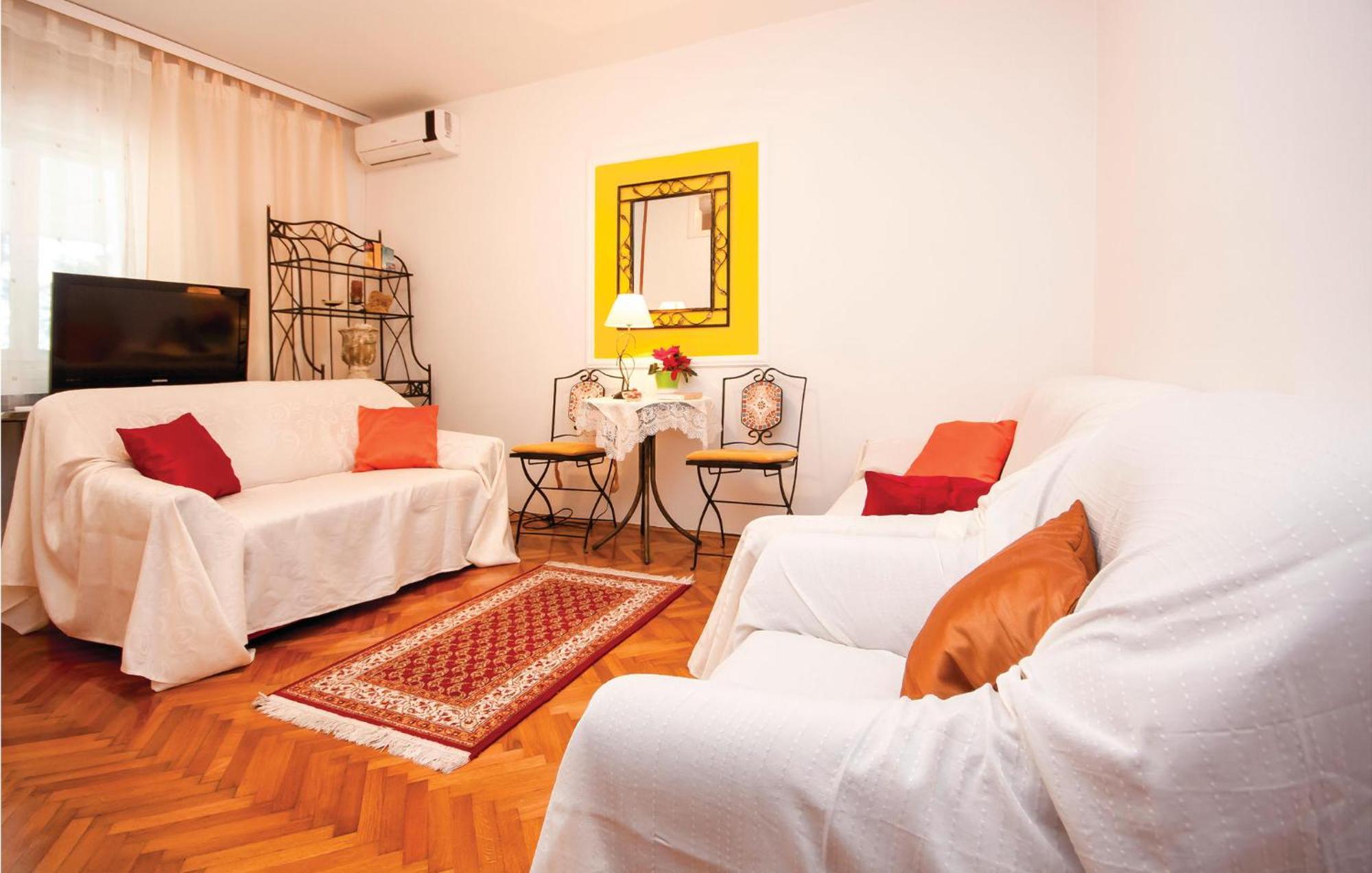 Cozy Apartment In Brodarica With Wifi מראה חיצוני תמונה