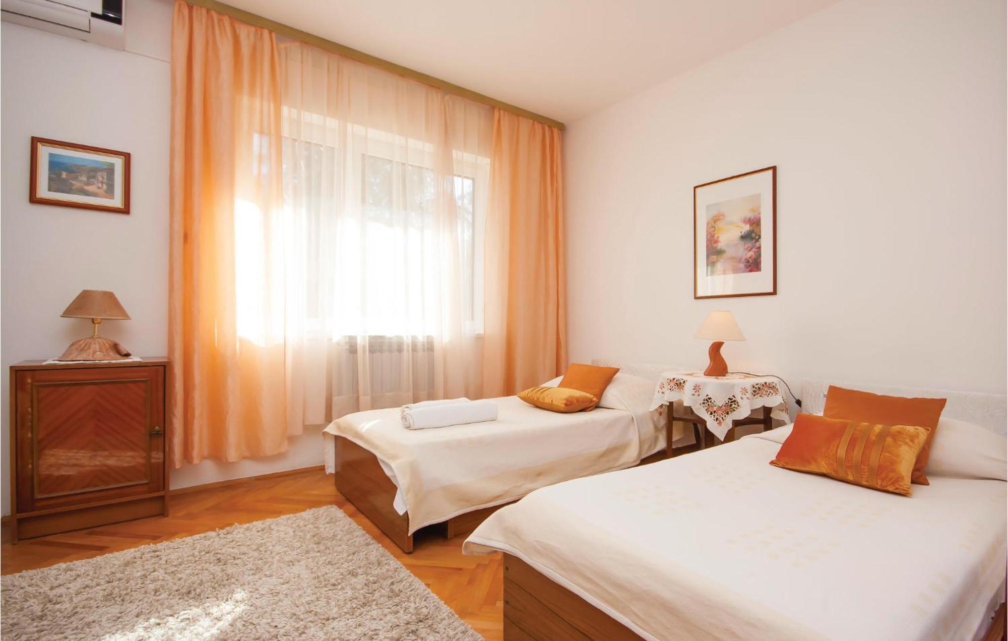 Cozy Apartment In Brodarica With Wifi מראה חיצוני תמונה