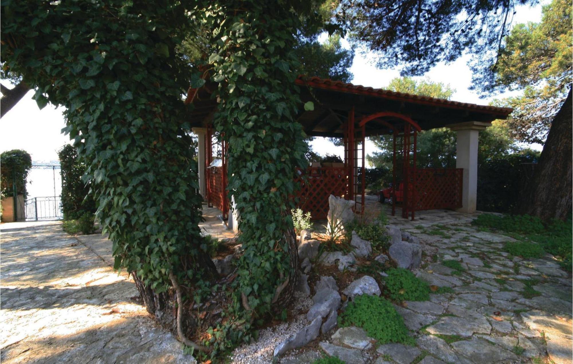 Cozy Apartment In Brodarica With Wifi מראה חיצוני תמונה