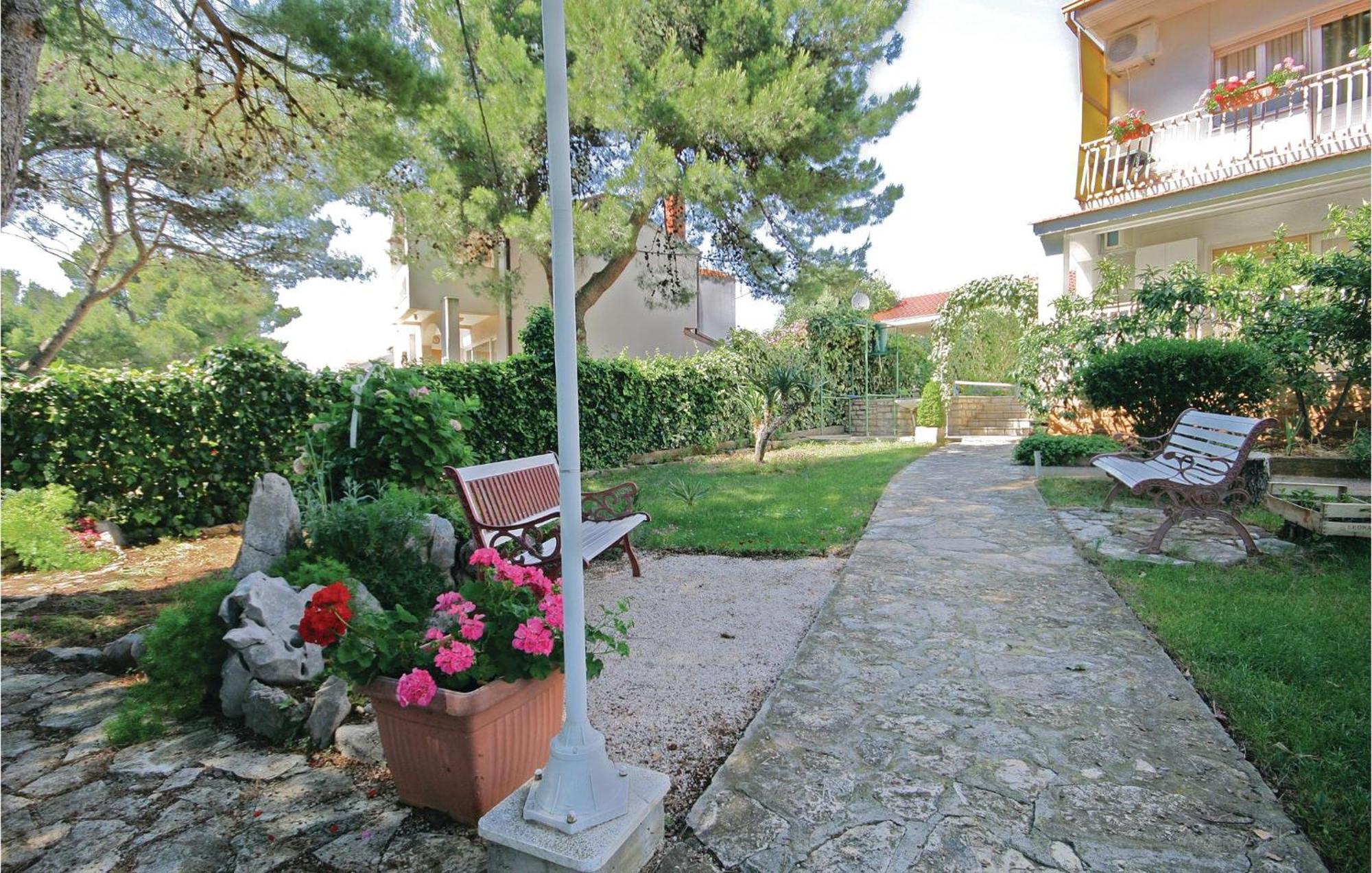 Cozy Apartment In Brodarica With Wifi מראה חיצוני תמונה