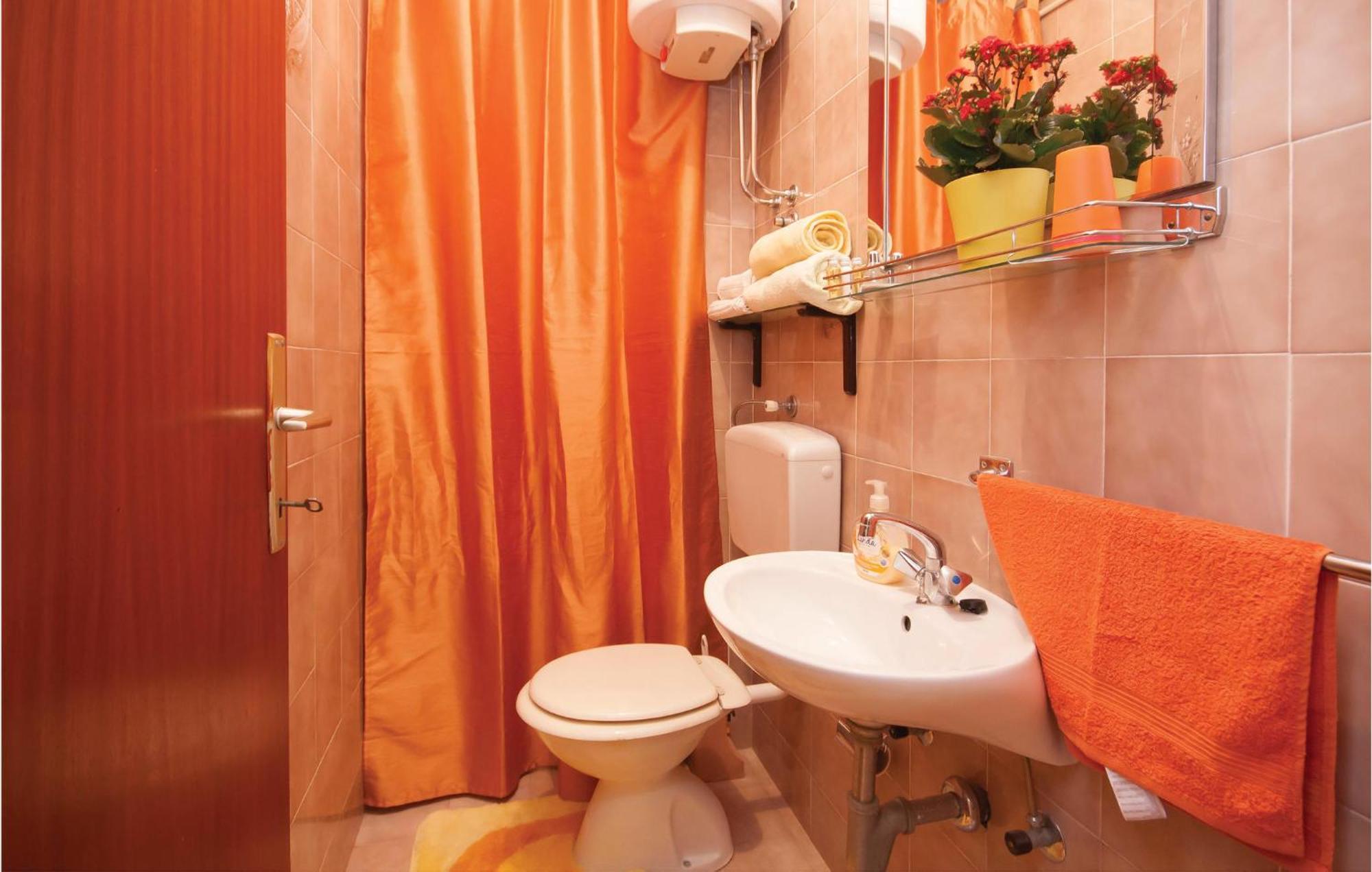 Cozy Apartment In Brodarica With Wifi מראה חיצוני תמונה
